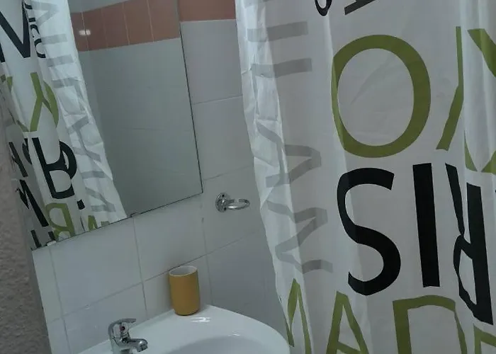 Balcon Idealement Place Nimes