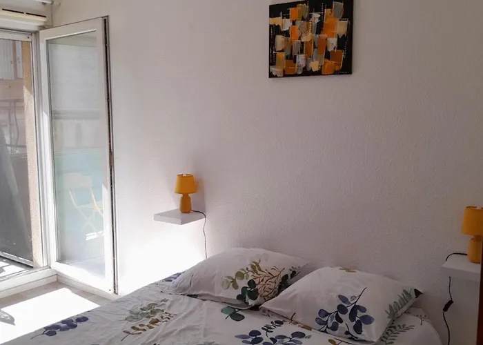 Balcon Idealement Place Nimes